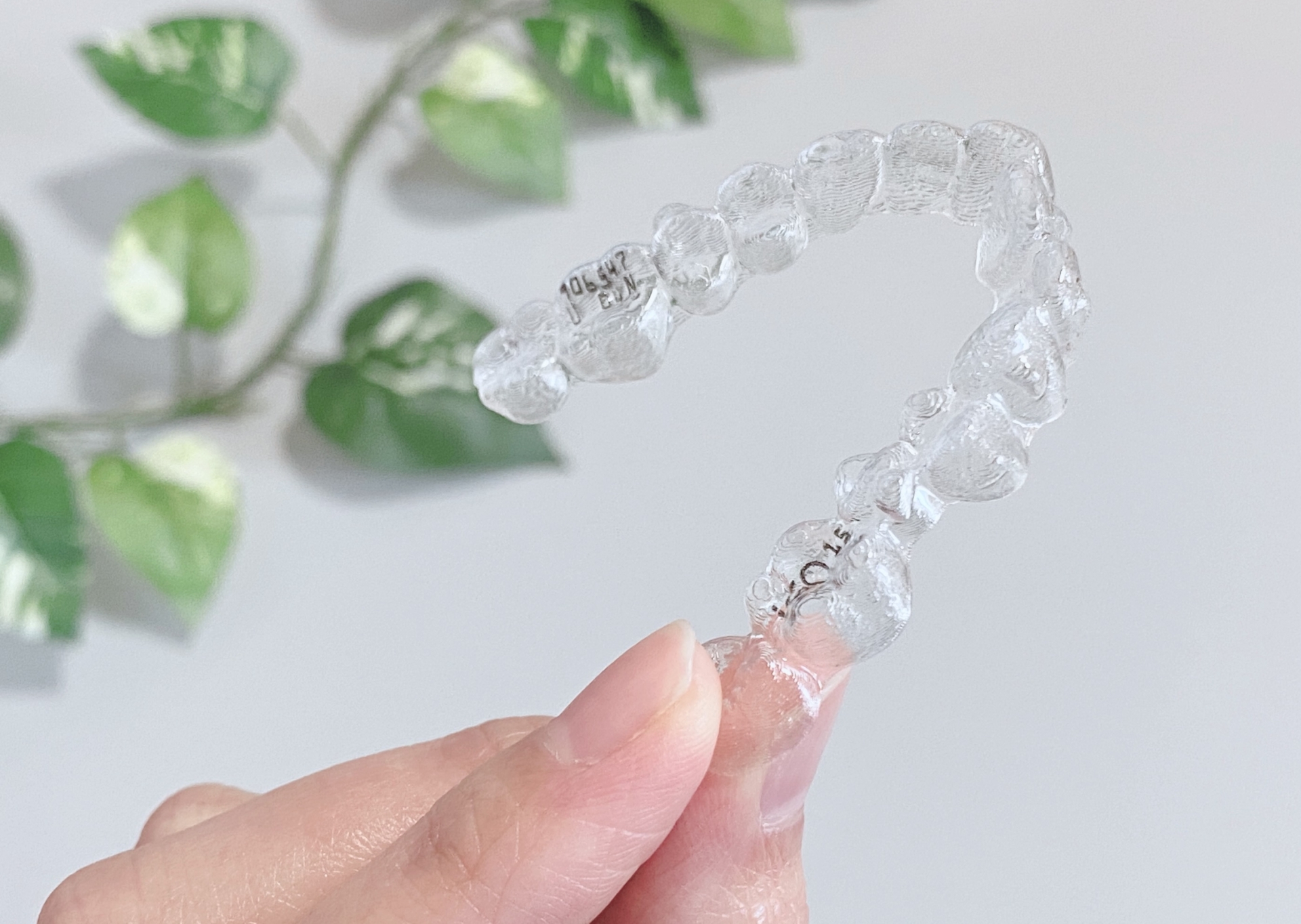 矯正中に器具や歯に着色を起こす3つの原因！予防法や対策も解説