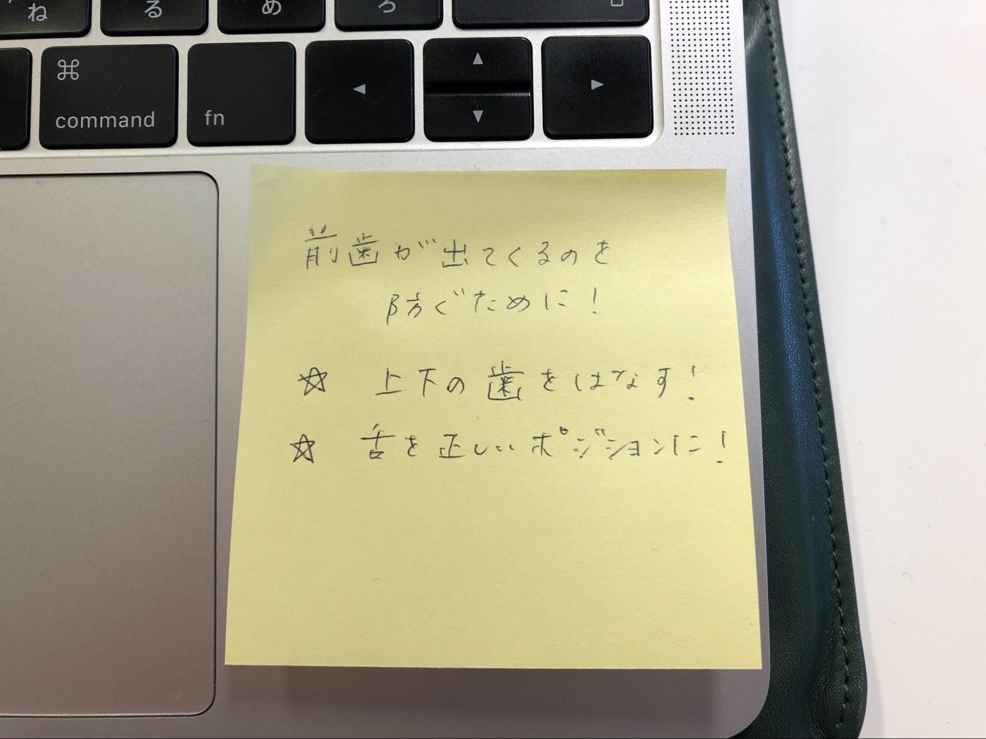 昔よりも前歯が出てきたのはなぜ？原因や治す��方法を解説