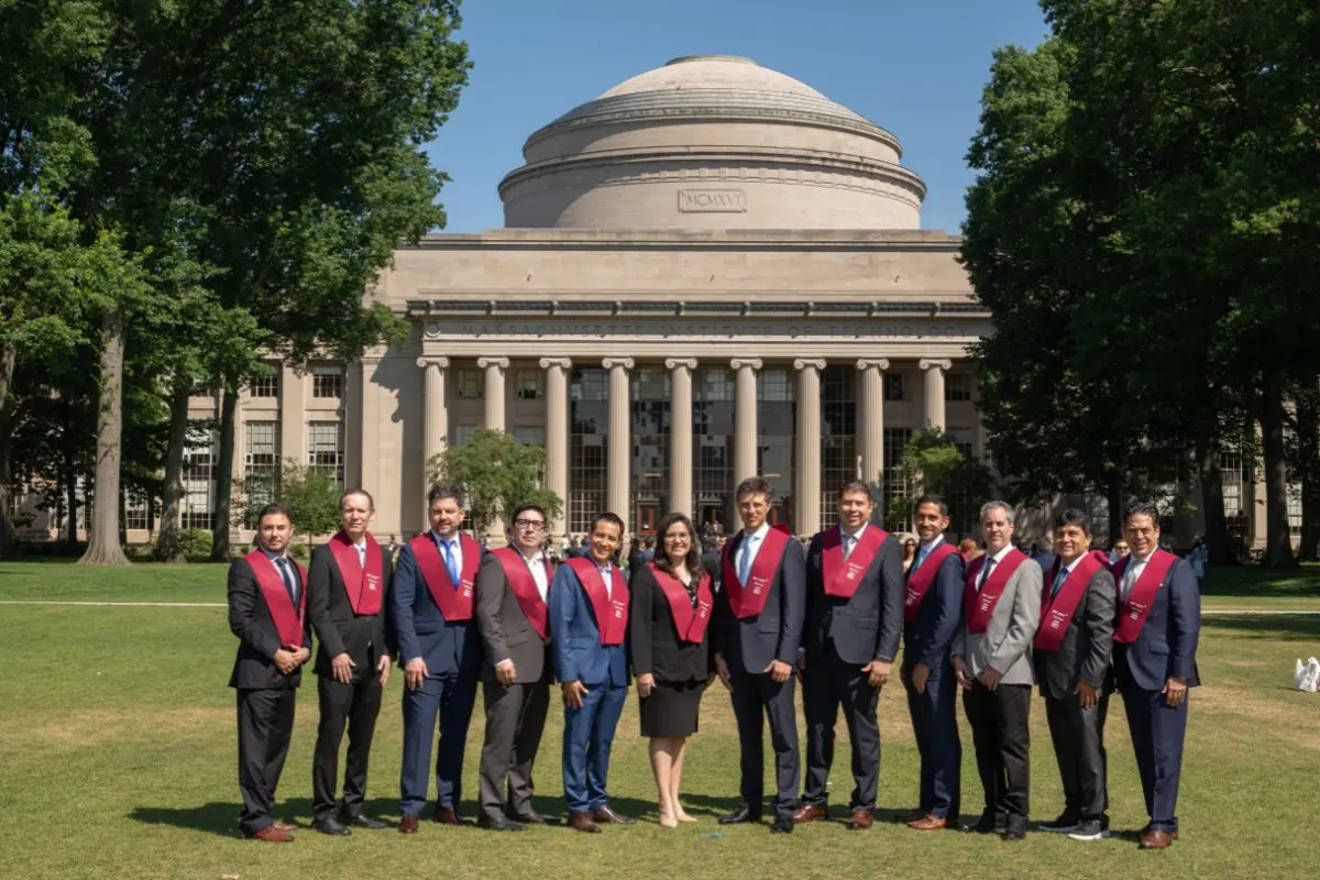 Join a global cohort during the immersion weeks image - 2