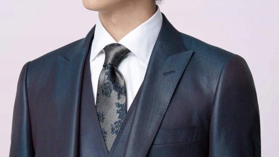 スーツのベストをおしゃれに着こなすには 選び方のポイントやコーディネートを紹介 Fabric Tokyo 神戸三宮店 オーダースーツのfabric Tokyo