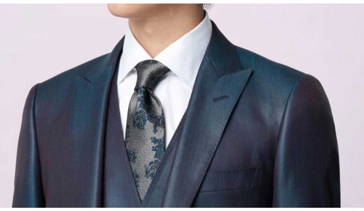 スーツのベストをおしゃれに着こなすには 選び方のポイントやコーディネートを紹介 Fabric Tokyo 神戸三宮店 オーダースーツのfabric Tokyo スーツのベストをおしゃれに着こなすには 選び方のポイントやコーディネートを紹介 Fabric Tokyo 神戸三宮店 オーダースーツのfabric Tokyo