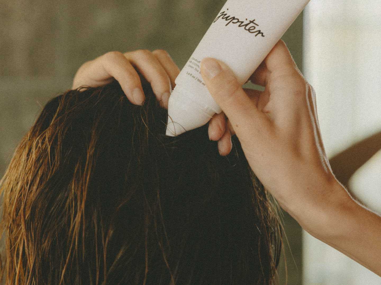 How to Oil Your Hair the Right Way: 6 Must Know Tips