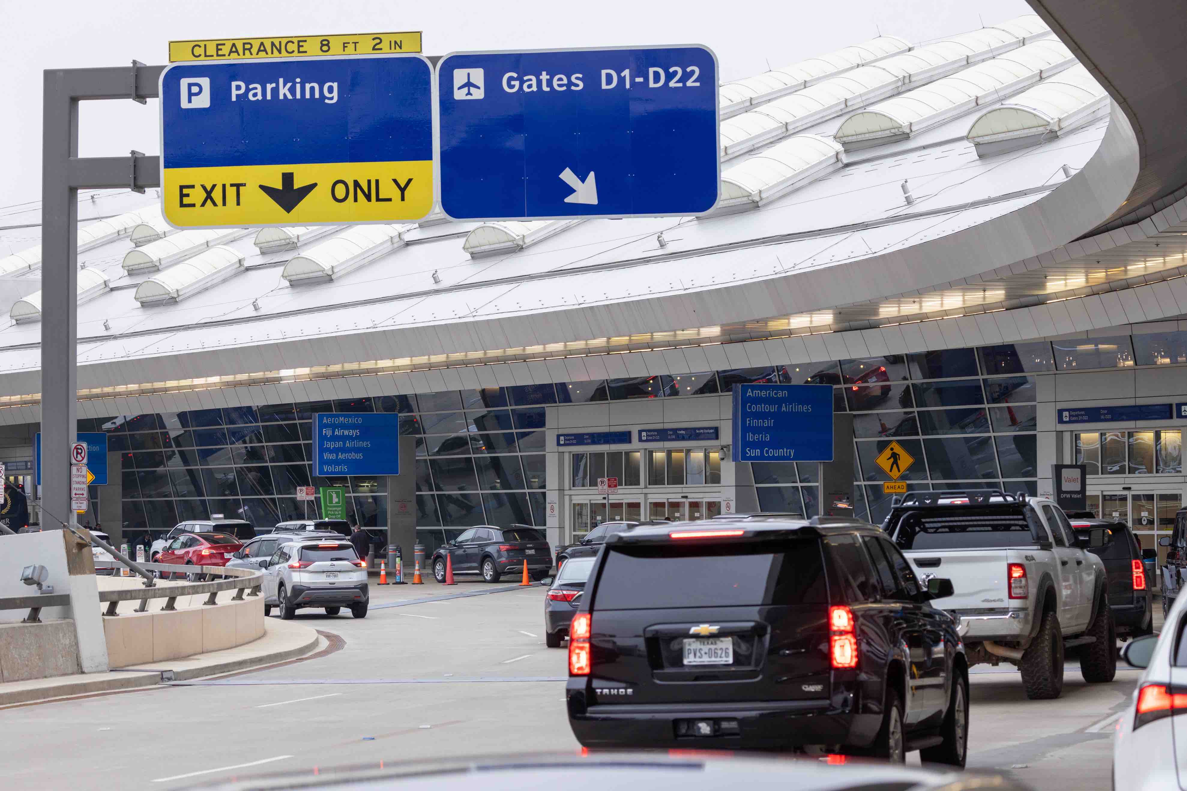 Curbside Terminal D 01-3955x2638 (1)