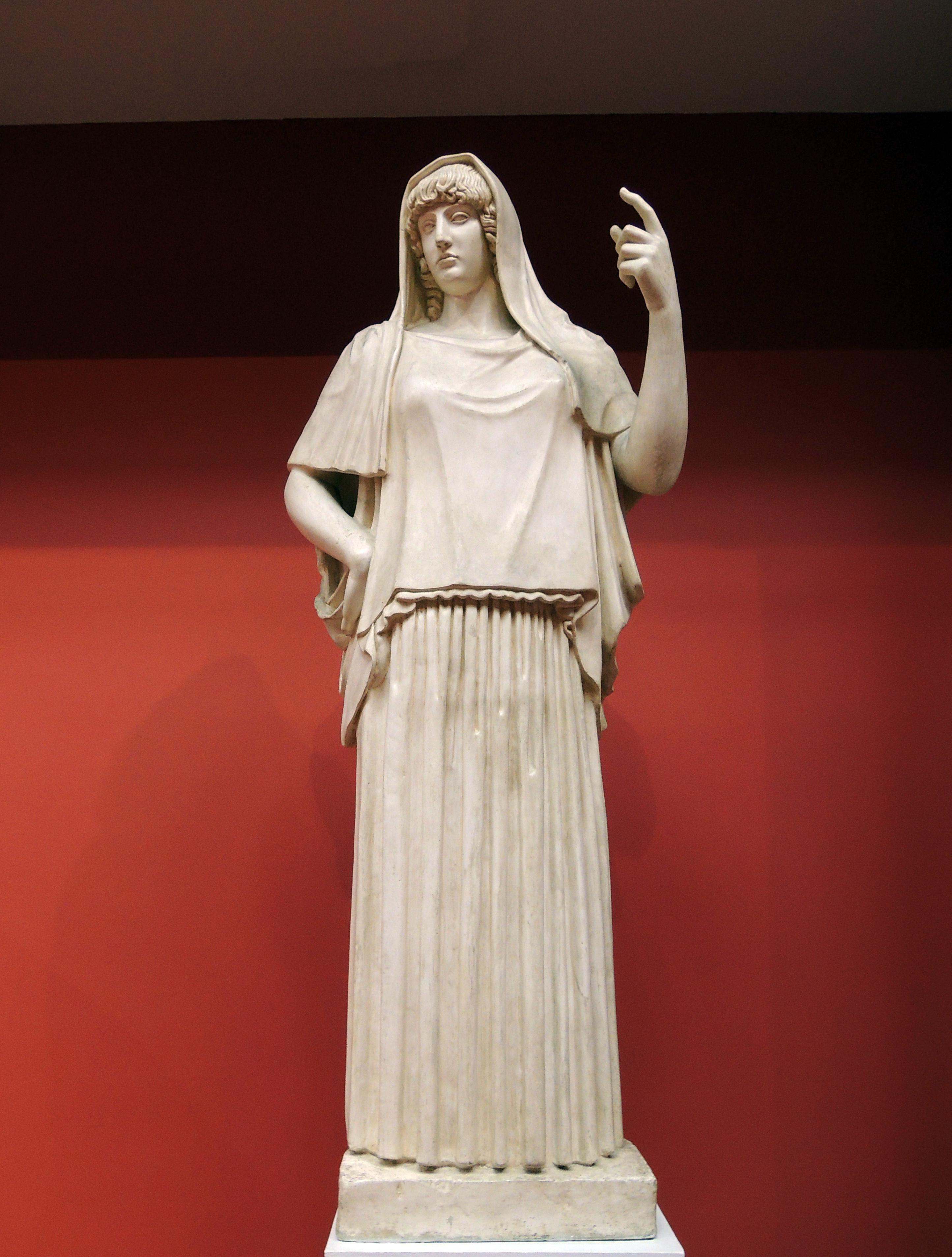 Римская богиня покровительница домашнего очага. Гестия богиня древней Греции. Гестия богиня статуя. Гестия богиня домашнего очага.