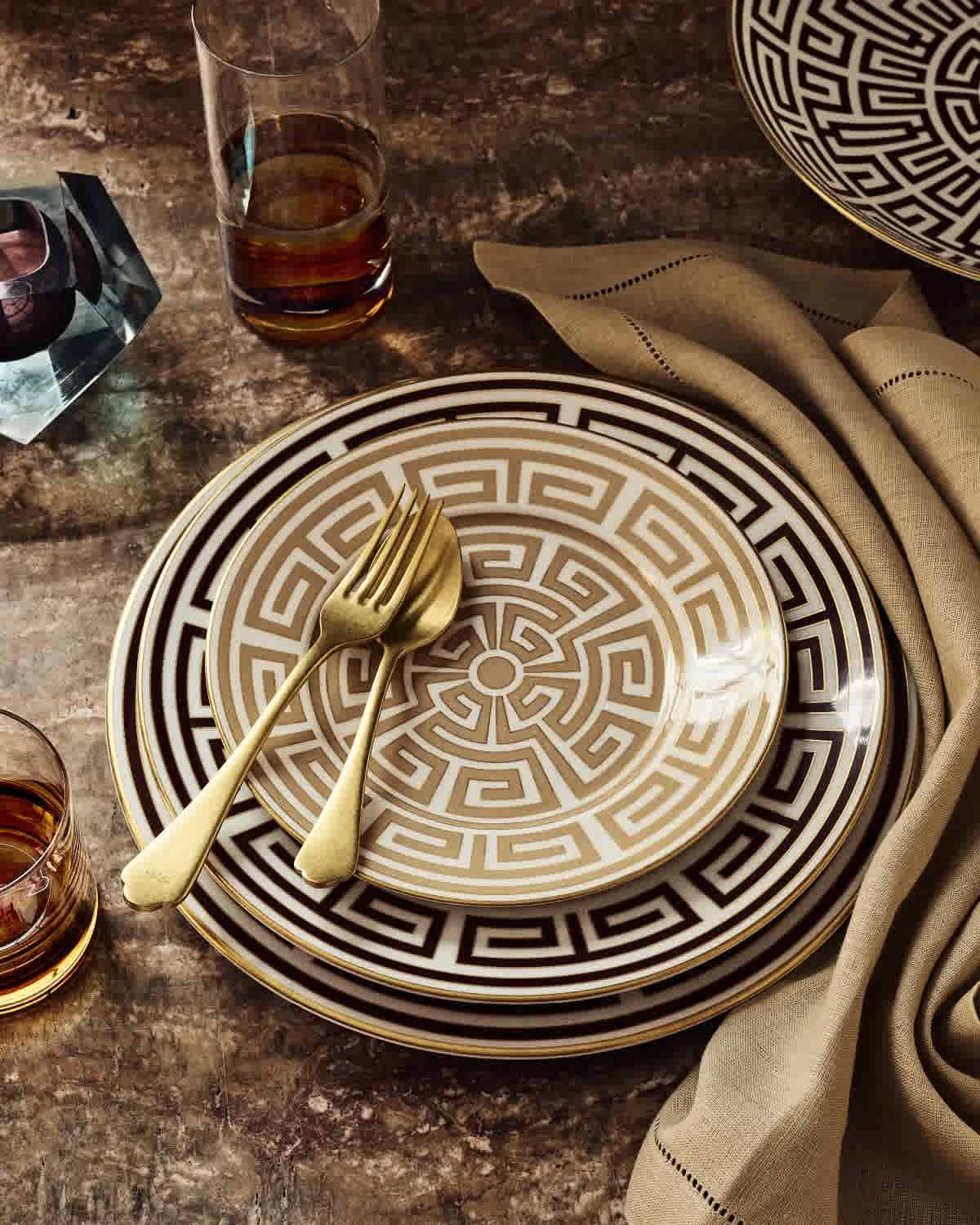 Labirinto Cashmere Dessert Plate,  Labirinto Ebano Venezia Charger Plate,  Labirinto Ebano Dinner Plate,  Labirinto Ebano Soup Plate,  Posate Gold 5-piece Place Setting,  Kelly Wearstler Zuma Dof, Kelly Wearstler Zuma Highball