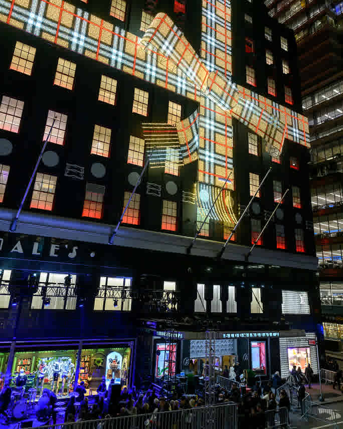 Burberry wraps the flagship