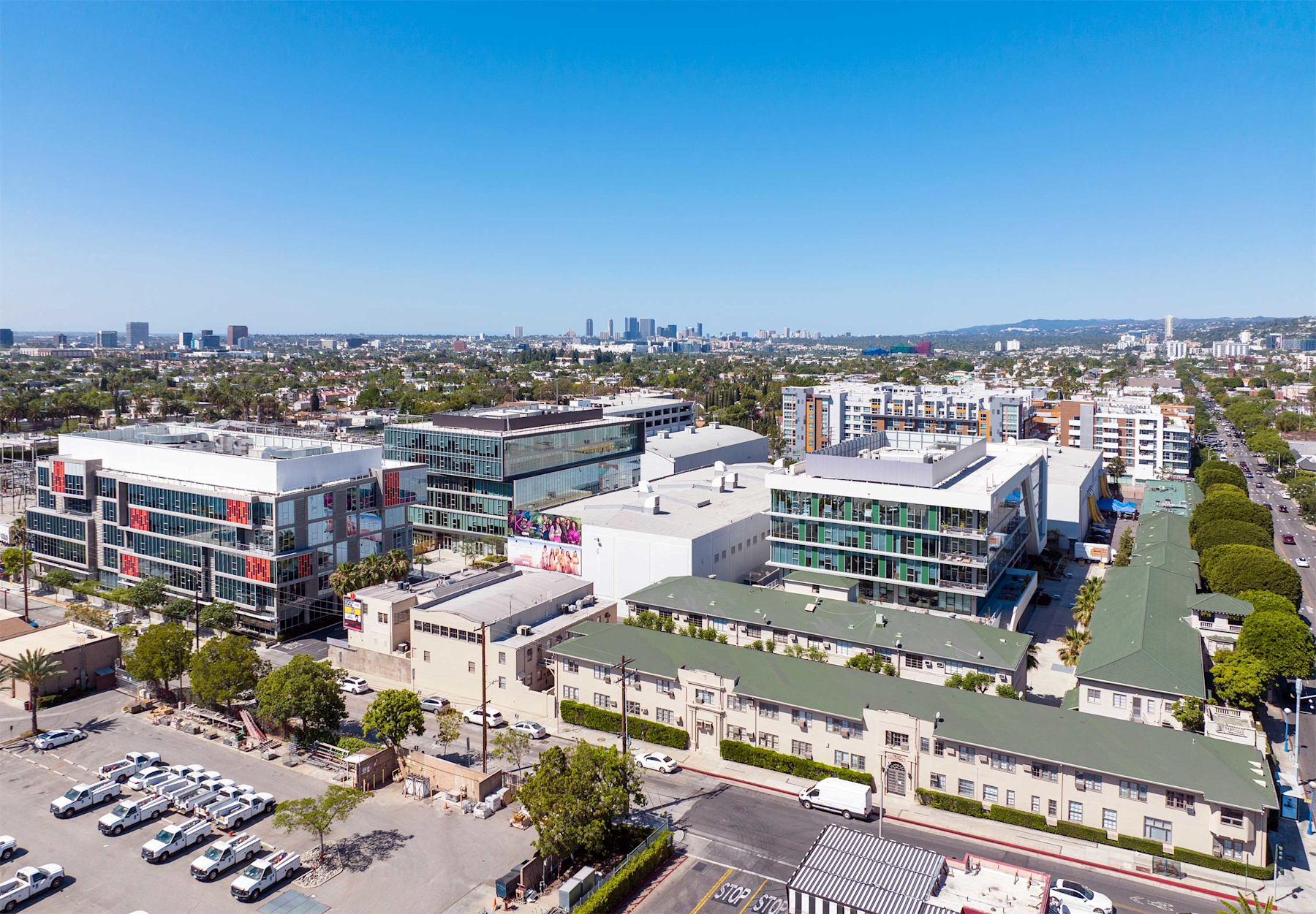 Mary Pickford and Douglas Fairbanks posing for a publicity shot in front of their new studio in 1922, Everett Collection