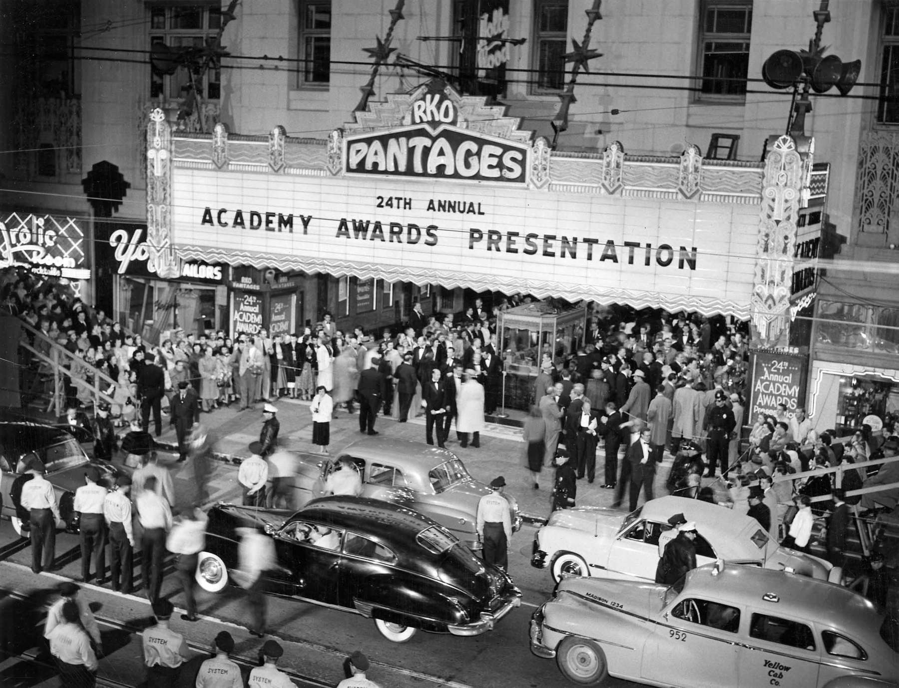 The exterior of the RKO Pantages Theatre during the 1951 Academy Awards ceremony

Courtesy of Academy Awards show photographs, Margaret Herrick Library, Academy of Motion Picture Arts and Sciences 