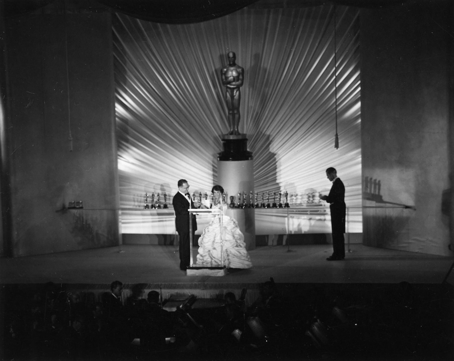 William Gordon (left) and Elizabeth Taylor (center) at the Academy Awards, 1949

Courtesy of Academy Awards show photographs, Margaret Herrick Library, Academy of Motion Picture Arts and Sciences 