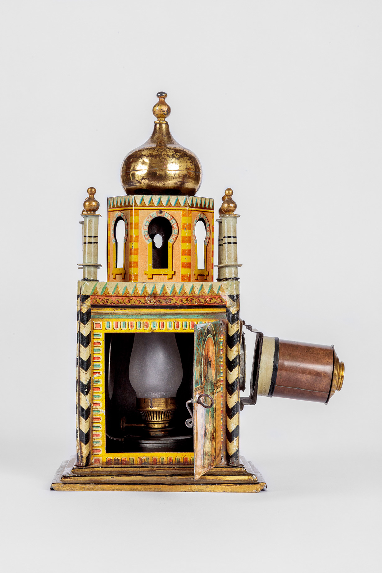 'Laterna de Orient No 209 Märchen 1001 Nacht,' Germany, 1890. Academy Museum of Motion Pictures, Collection of Akram Miknas. Photo by Joshua White, JWPictures/©Academy Museum Foundation