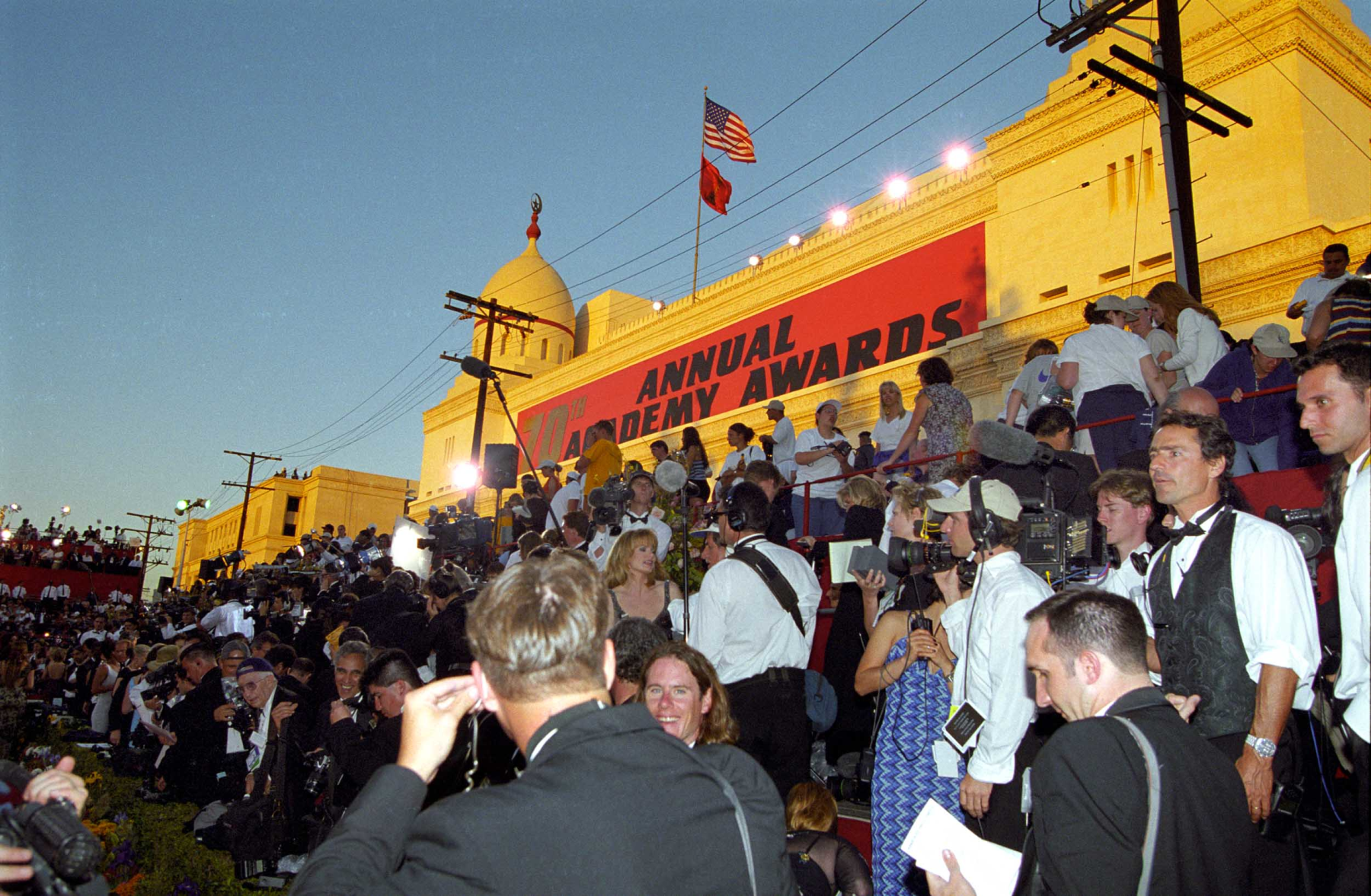 Press photographers gather outside of the Shrine Auditorium for the Academy Awards ceremony,1998

Courtesy of Academy Awards show photographs, Margaret Herrick Library, Academy of Motion Picture Arts and Sciences 