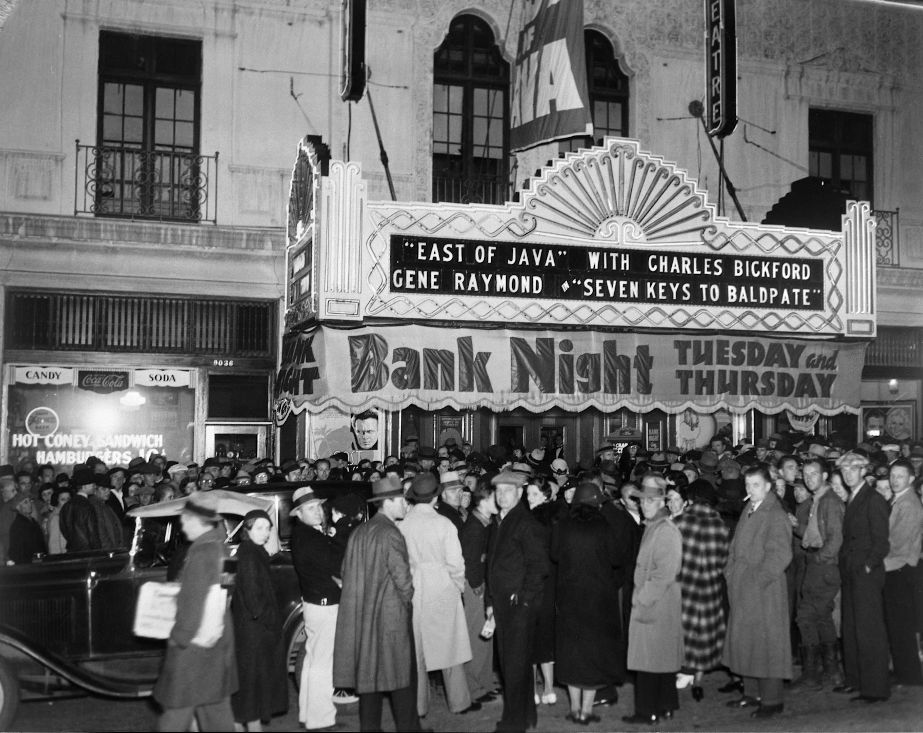 Crowds gather at the entrance of the Marquis Theatre, 1935  

Courtesy of Tom B'hend and Preston Kaufmann collection, Margaret Herrick Library, Academy of Motion Picture Arts and Sciences, photo: Charles Rhodes 