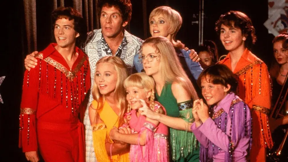 Jul20 BRADY BUNCH MOVIE Camp1