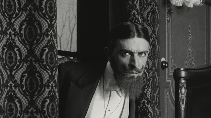 Equipped with lavish sets and costume designs, the first chapter of Louis Feuillade’s interpretation of Fantômas is a thrilling gateway to the entire series.