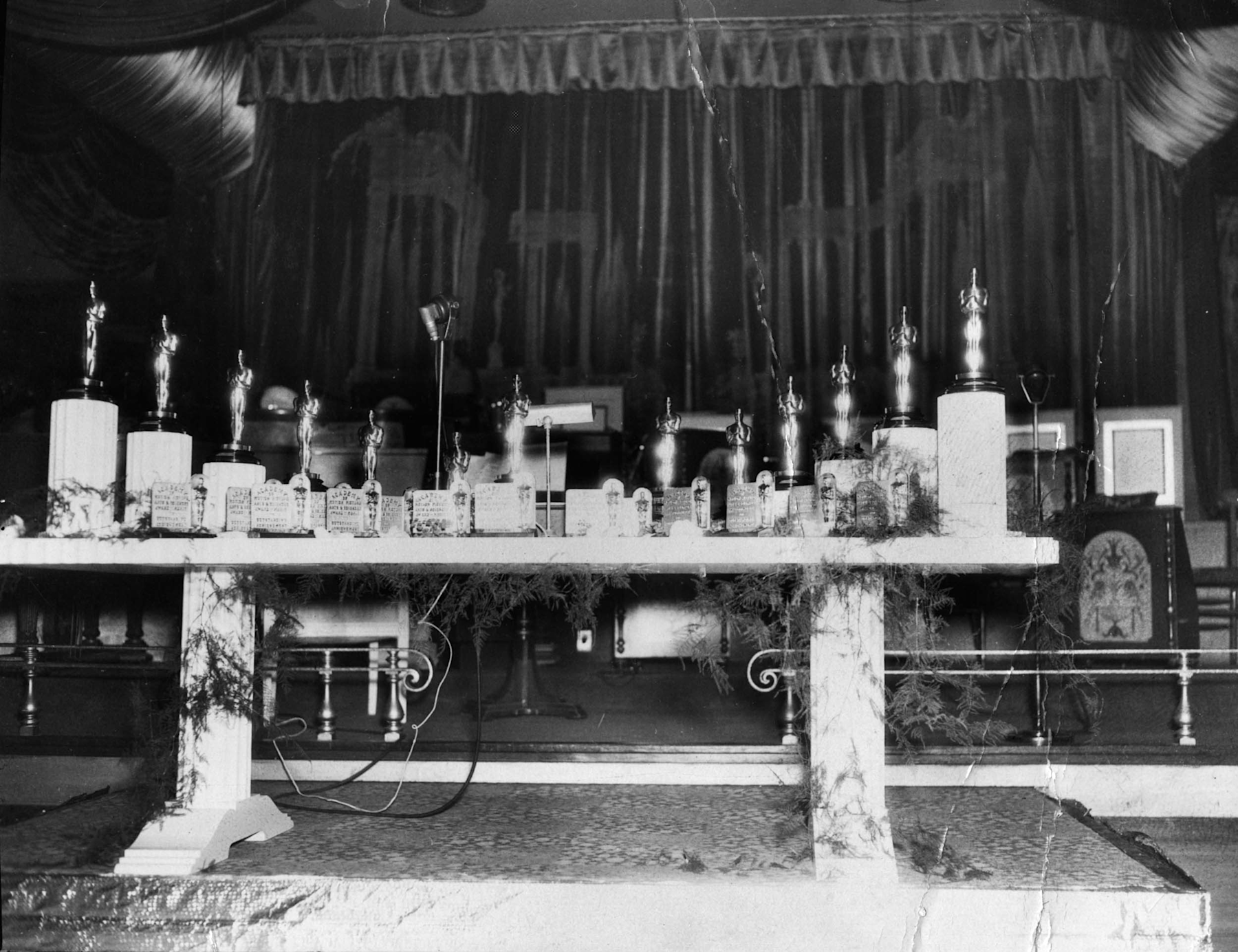 The statuettes and plaques for the 1936 Academy Awards ceremony displayed on the dais of the Biltmore Bowl
Courtesy of Margaret Herrick Library, Academy of Motion Picture Arts and Sciences