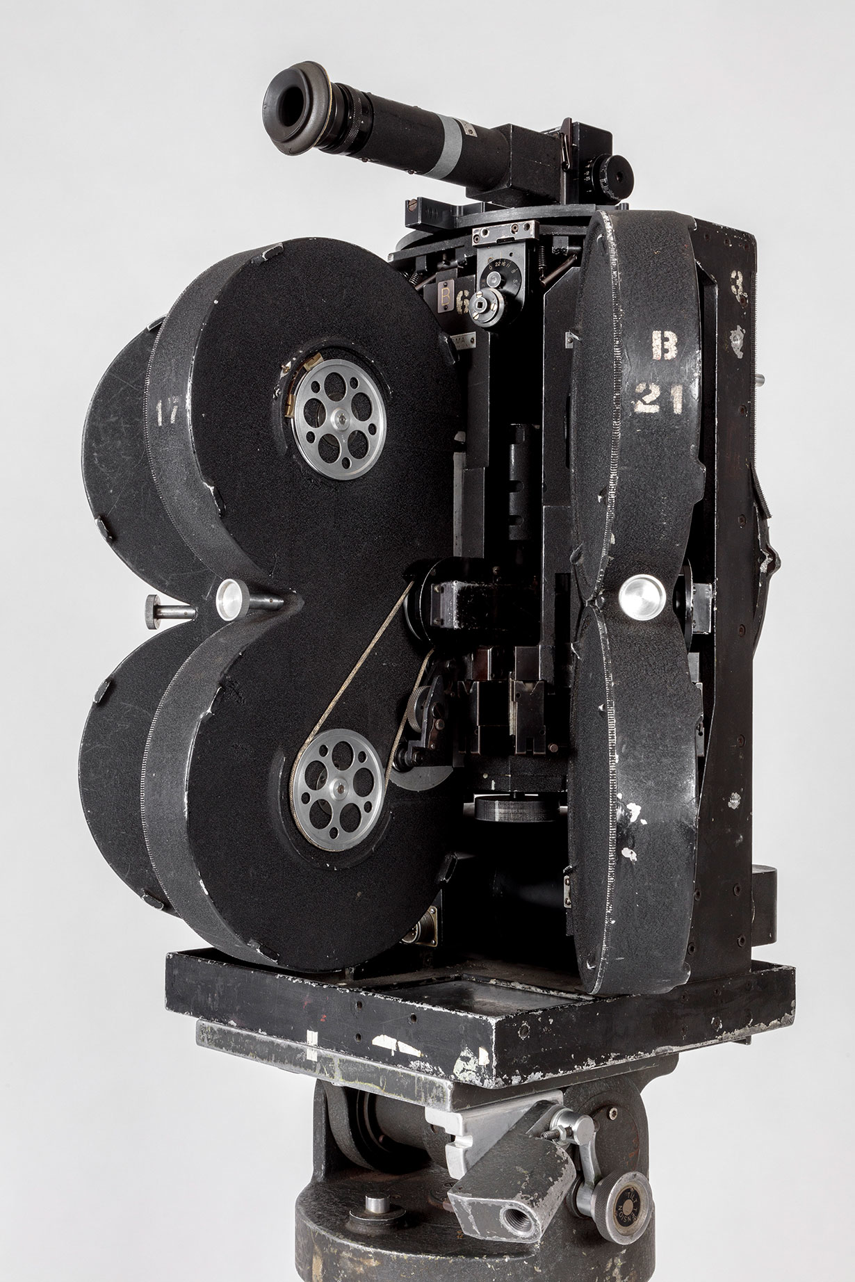 Detail of Cinerama camera with magazines, movements, and tripod. Gift of Michael Forman and Cinerama, Inc. Photography by Joshua White. ©Academy Museum Foundation