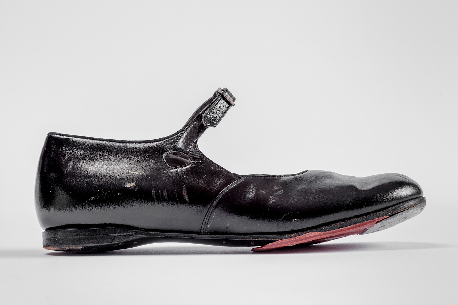 Shirley Temple's tap shoes and practice steps used during filming of <i>The Little Colonel</i> (1935). Academy Museum of Motion Pictures, Gift of Shirley Temple Black and Family. Photo by Joshua White, JWPictures/©Academy Museum Foundation