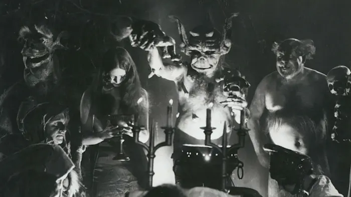 Häxan with live DJ set by Kris Esfandiari

