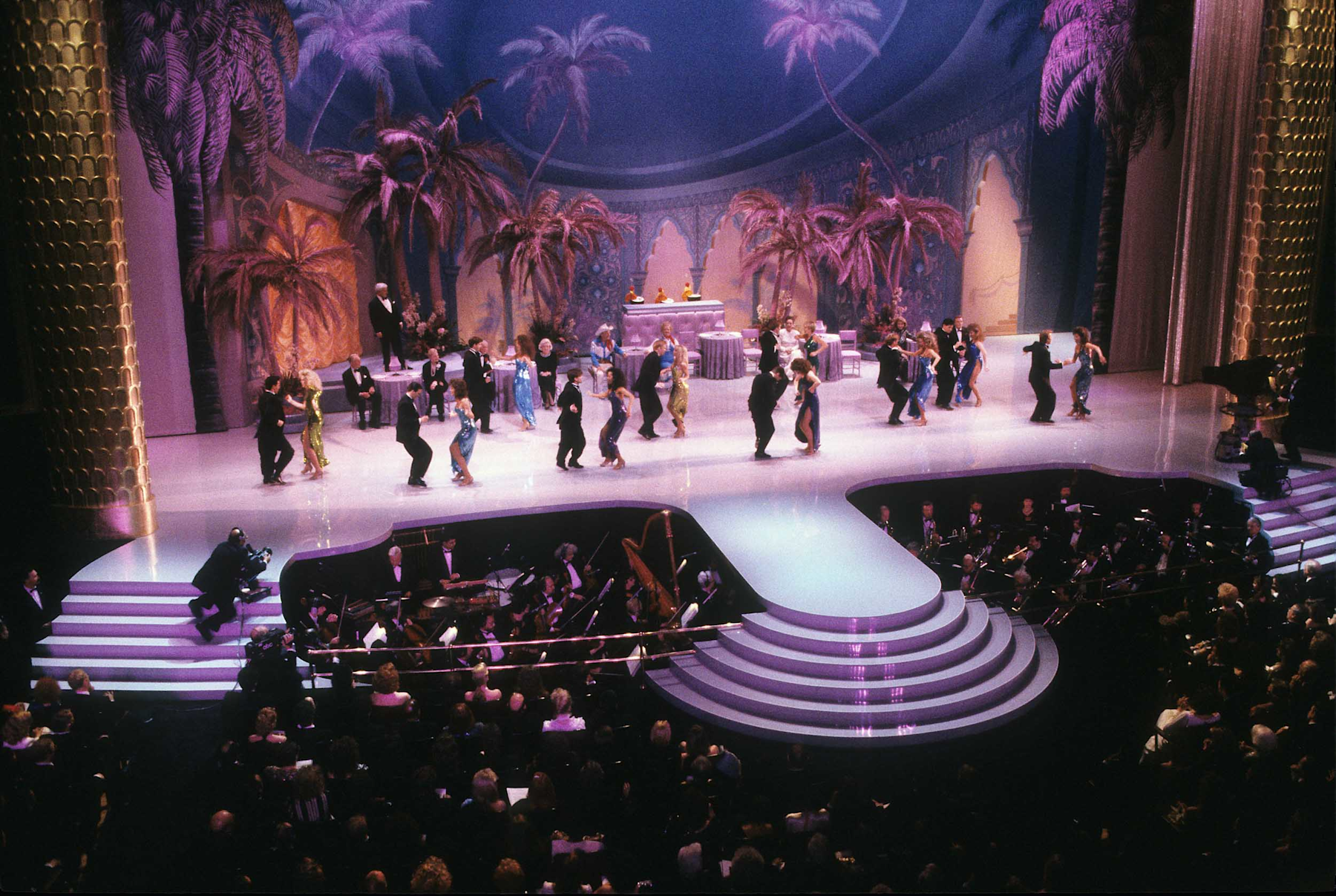 Dancers perform in the opening production number of the Academy Awards ceremony, 1988
Courtesy of Academy Awards show photographs, Margaret Herrick Library, Academy of Motion Picture Arts and Sciences, photo: Long Photography