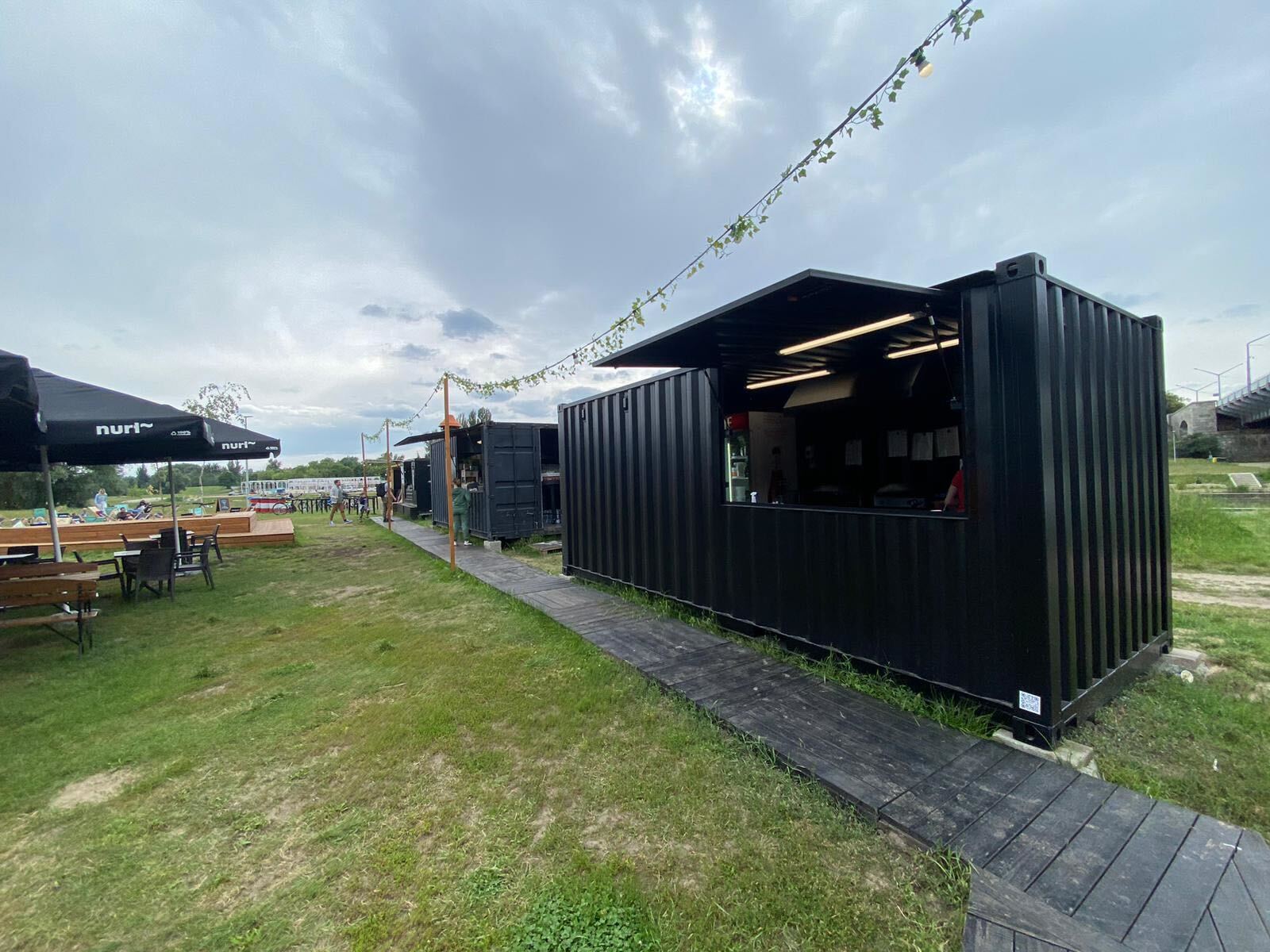 Nasz pierwszy modyfikowany kontener barowy | Omida VLS