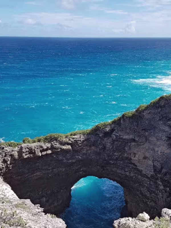 Gueule Grand Gouffre, arche naturelle de Marie-Galante