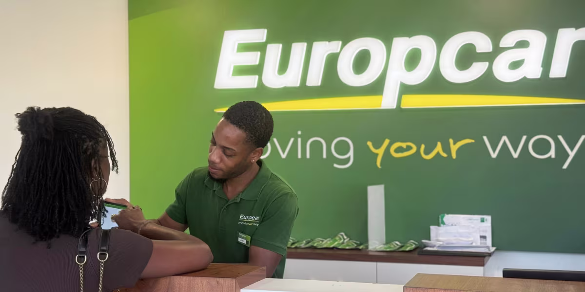 remise de cle et prise de vehicule location de voiture europcar