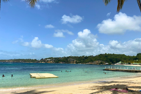 sainte anne en guadeloupe plage de la caravelle