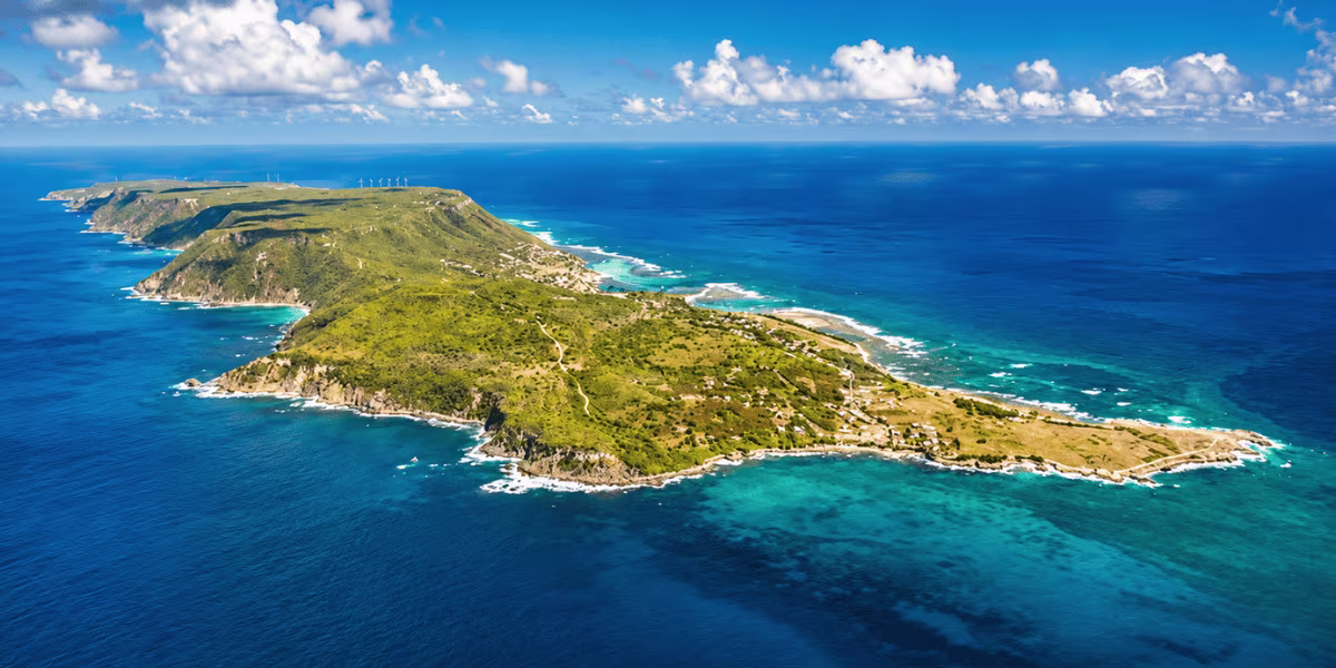 Vue aérienne de La Désirade en Guadeloupe