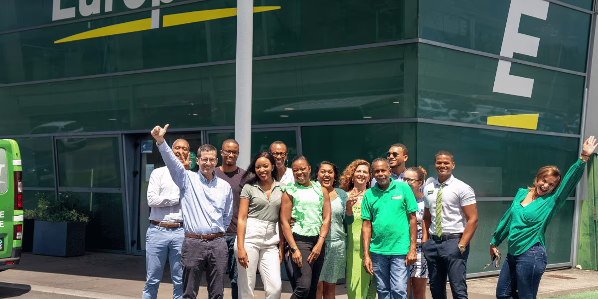 Equipe Europcar Guadeloupe devant l'agence