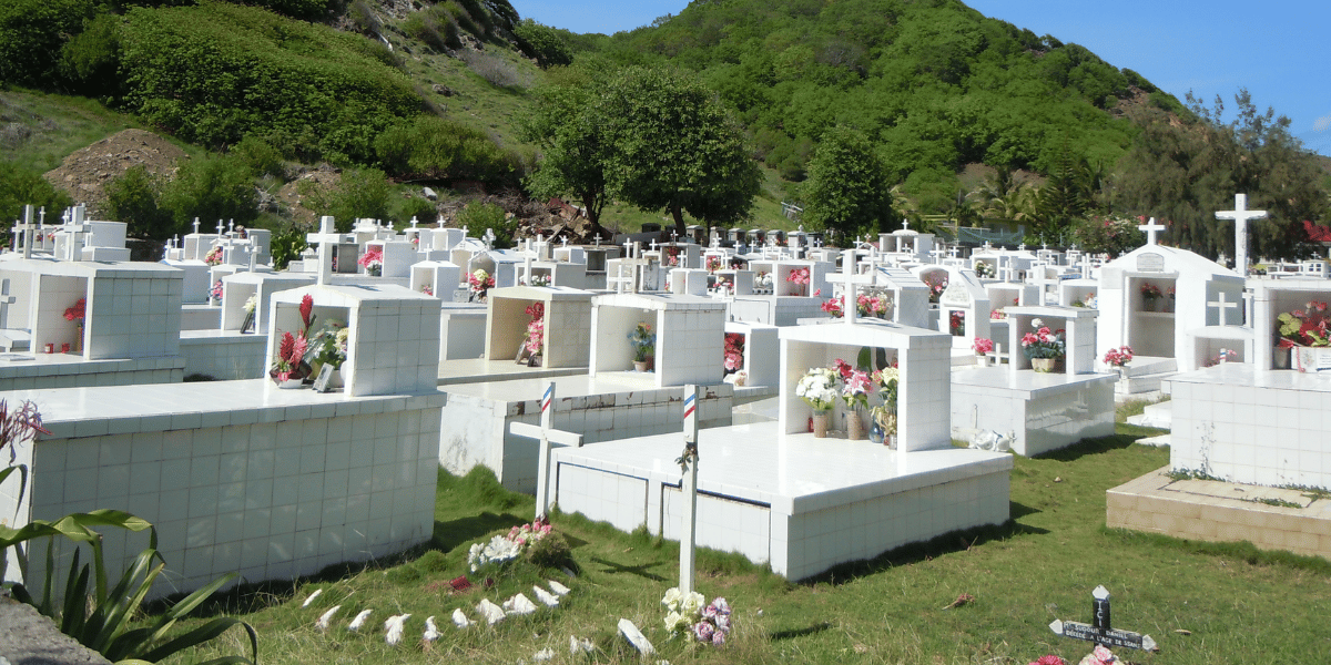 Cimetière en Guadeloupe à la Toussaint