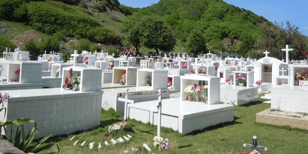 Cimetière en Guadeloupe à la Toussaint
