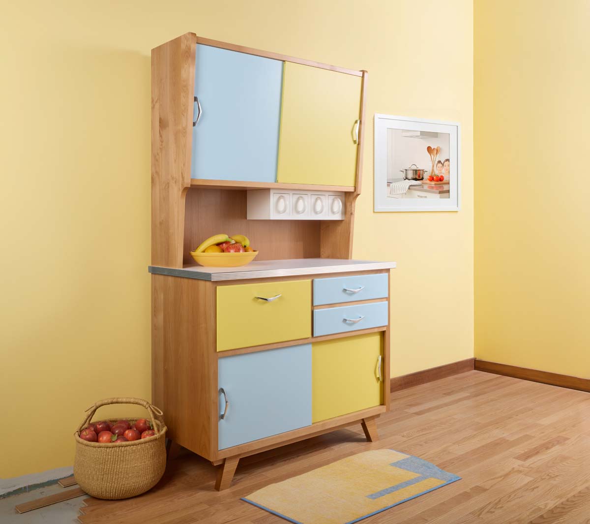 Build a Retro-Style Woodworking Hutch with Sliding Doors