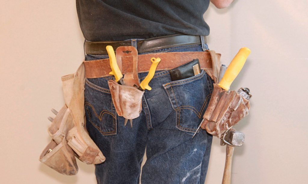 Do Pros Really Wear Tool Belts When Working On Projects?