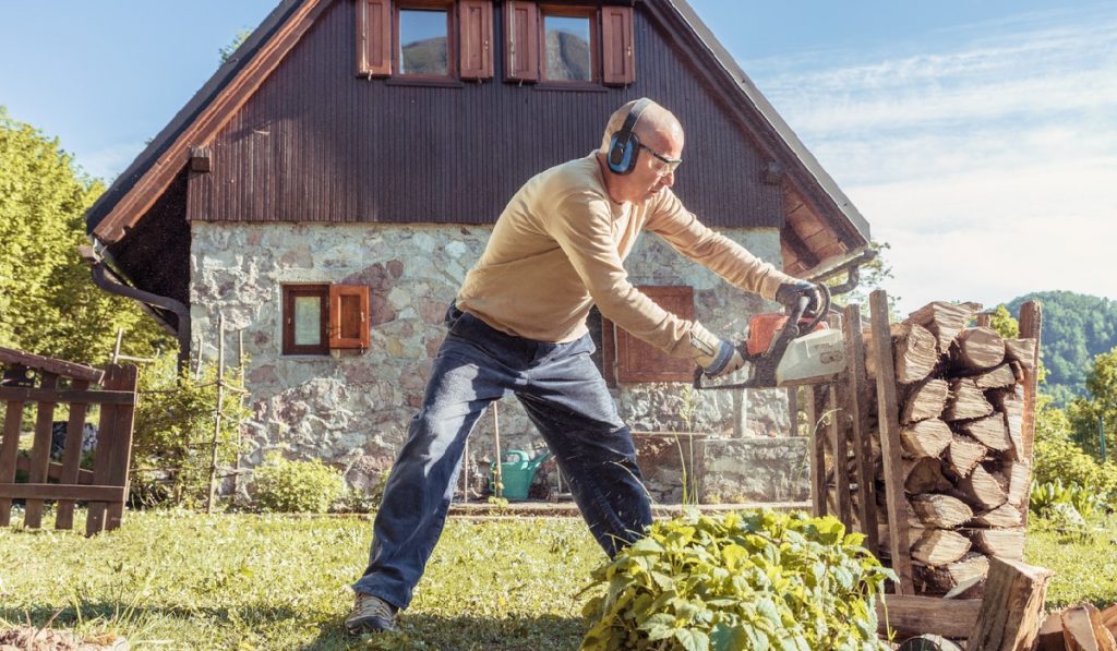 A Step-By-Step Guide on How to Cut Firewood