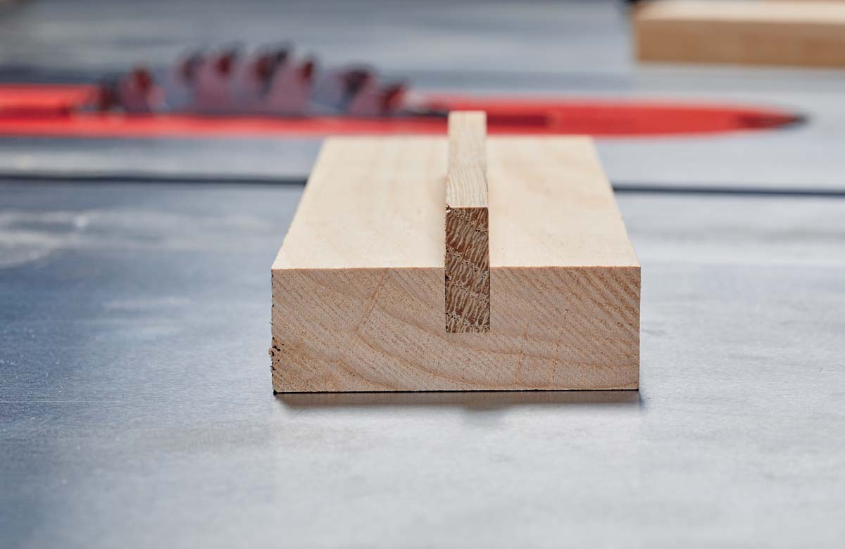 groove made with flat-top grooving blade