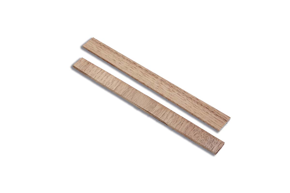 two pieces of wood, one with vertical "long-grain" and one with horizontal "cross-grain"