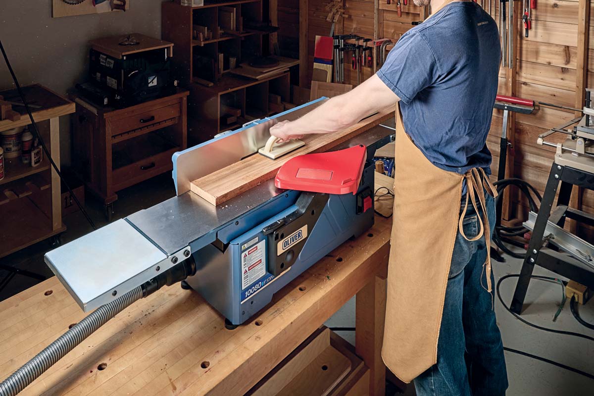 Oliver 8-Inch Benchtop Jointer Review: Compact Size, Full-Size Performance