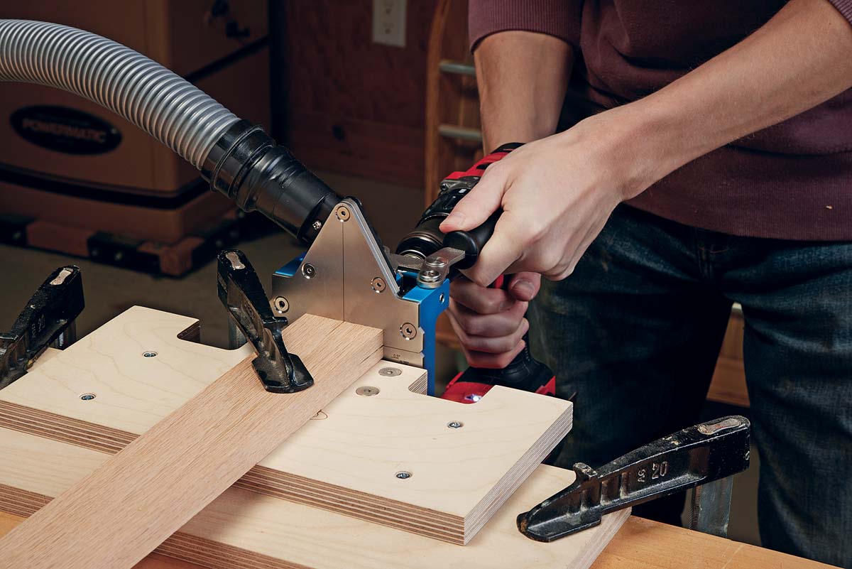 moving handle to slide in carriage of kreg mortisemate while drilling 