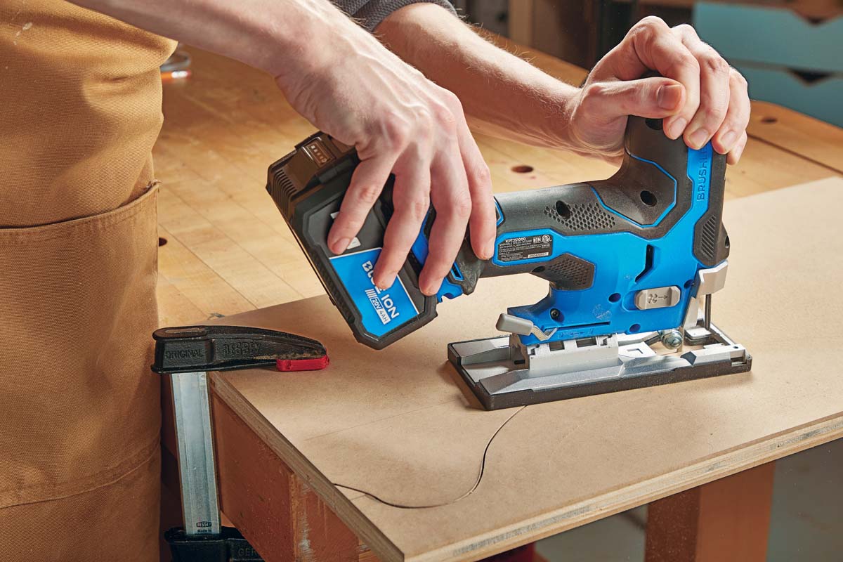 image showing how to grip jig saw with two hands