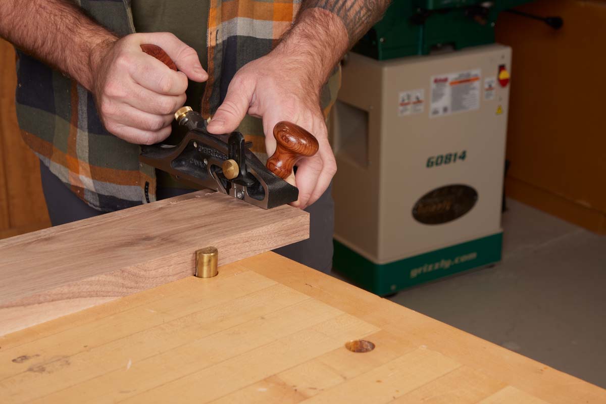 rabbet plane cutting cross-grain with nicking blade