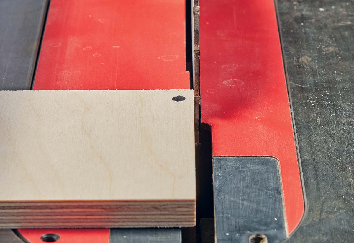 wood is flush against saw blade