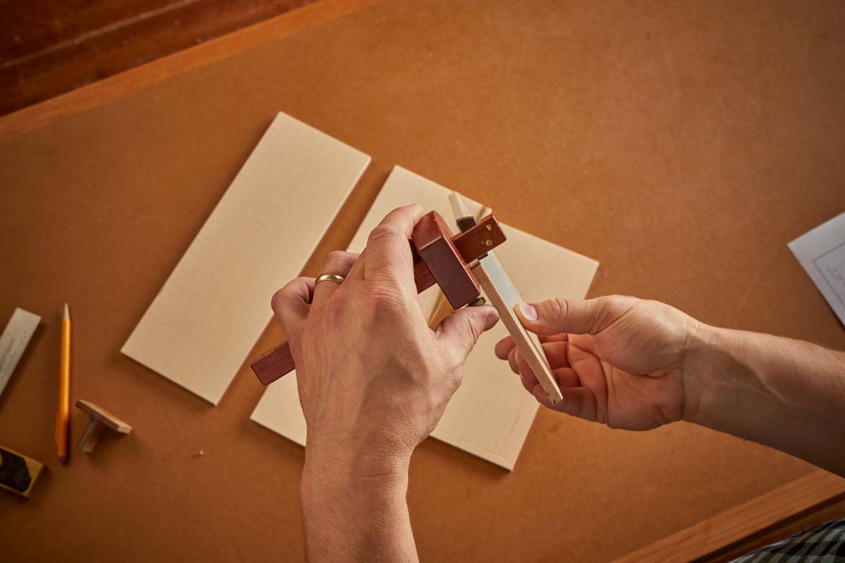 use marking gauge to measure thickness