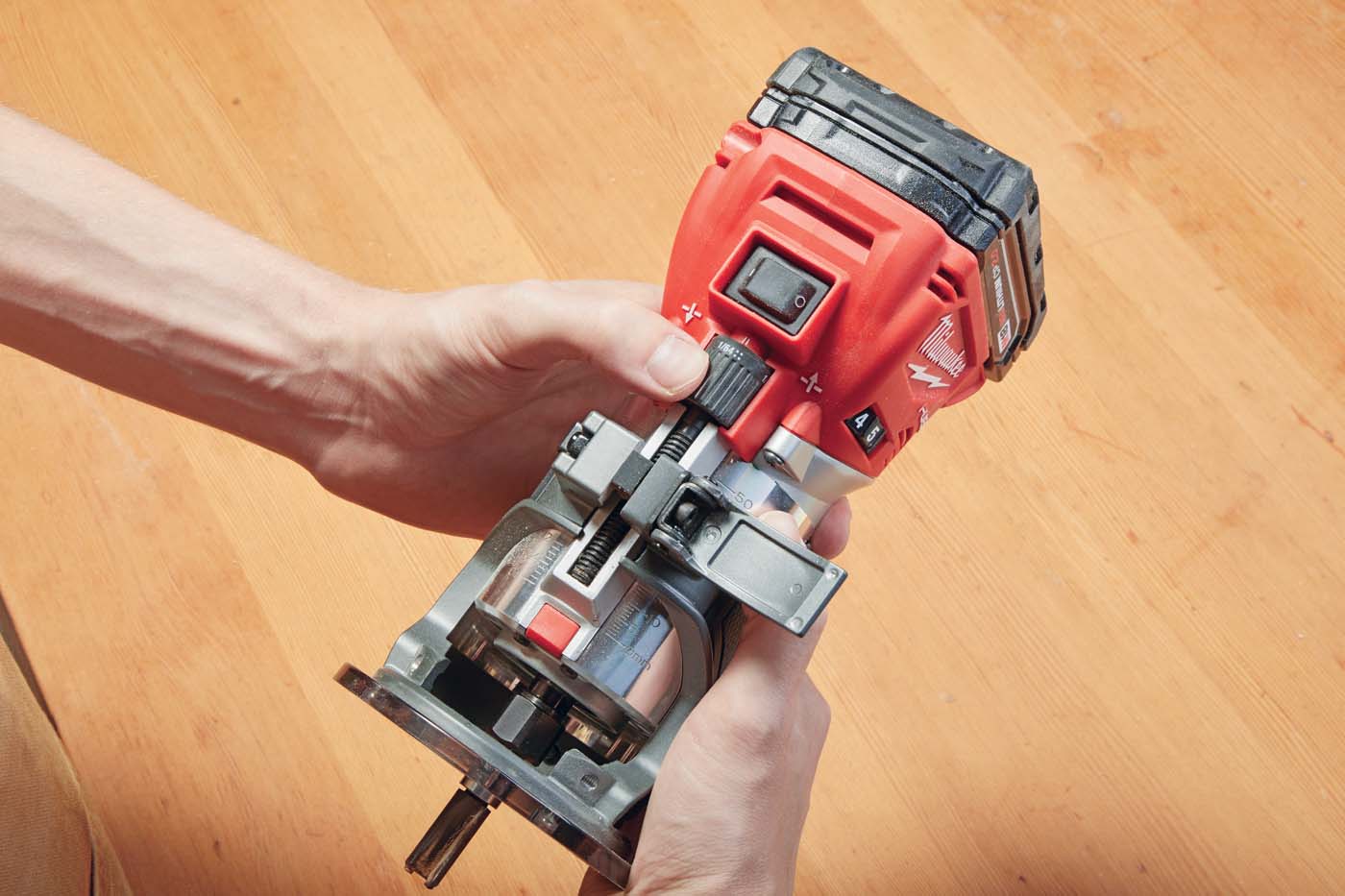 *Milwaukee’s* compact router speed adjustment