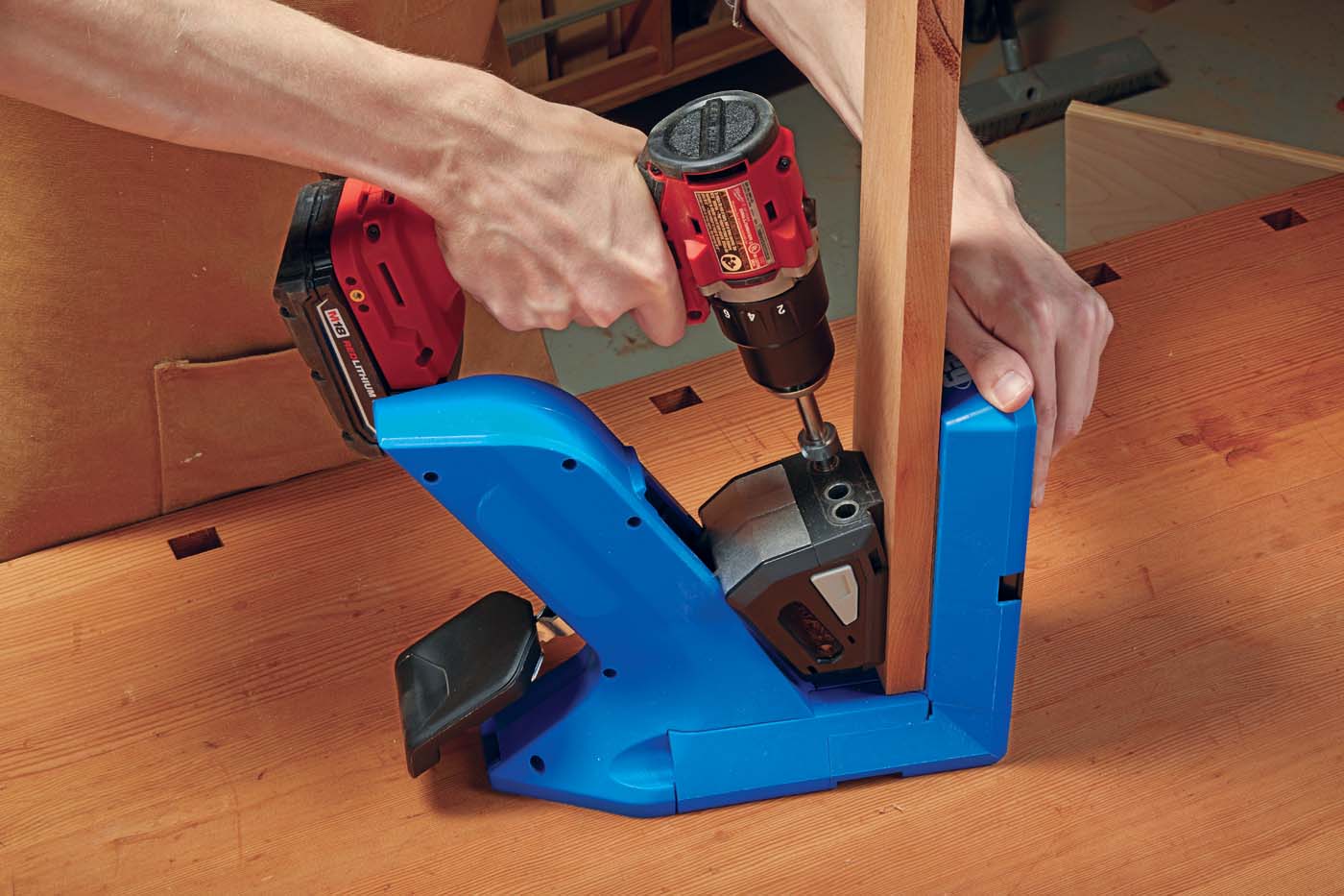 Image shows Kreg 720 jig's drill guide being used to drill pocket holes between 1 1/4" to 3 1/2" wide