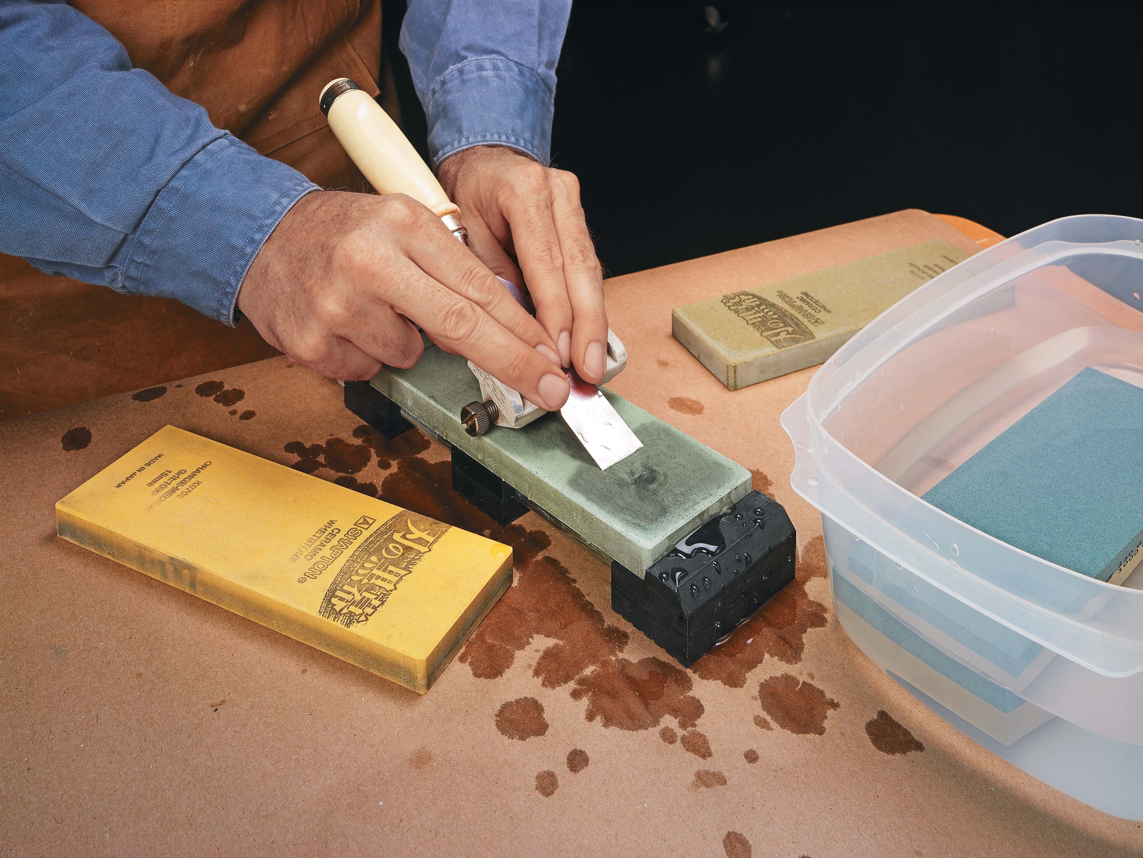 Using wet waterstone to sharpen chisel
