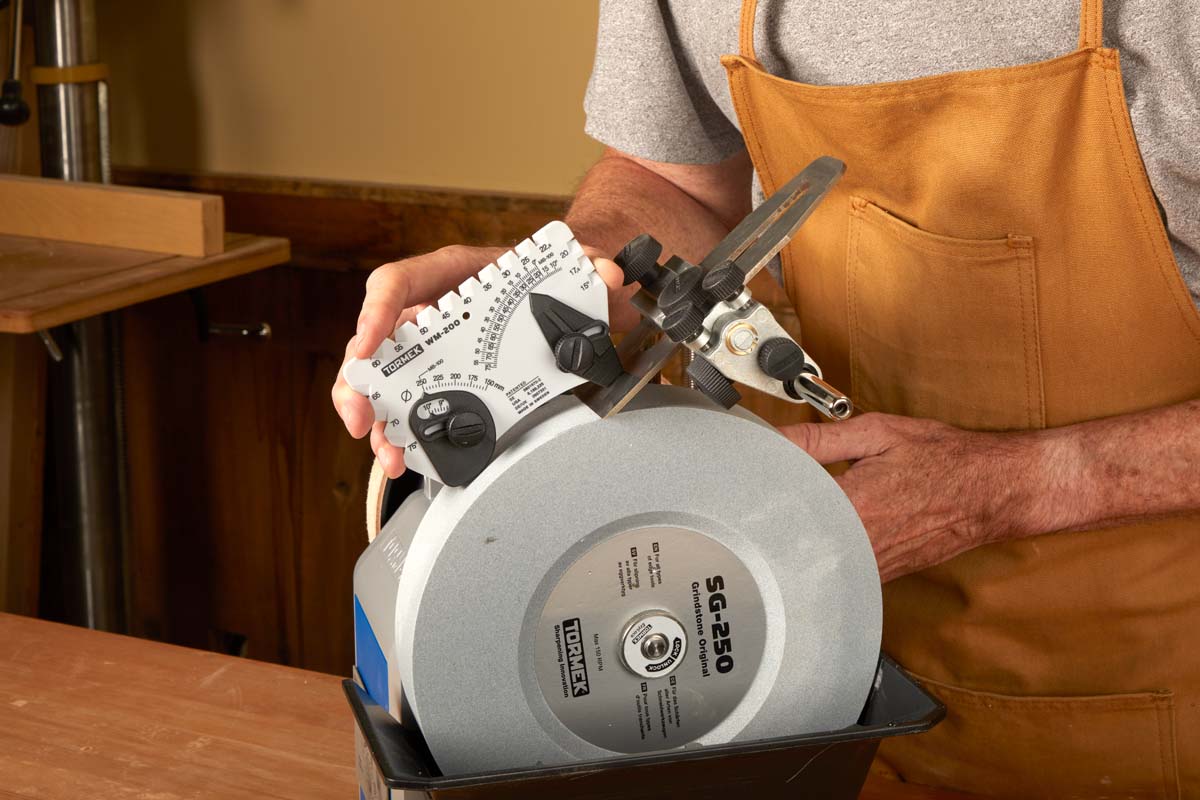 using angle setting gauge on Water Sharpening System