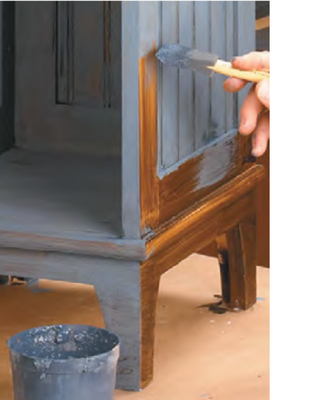 image showing color wash "whitewash" painting tecnique for rustic style finish