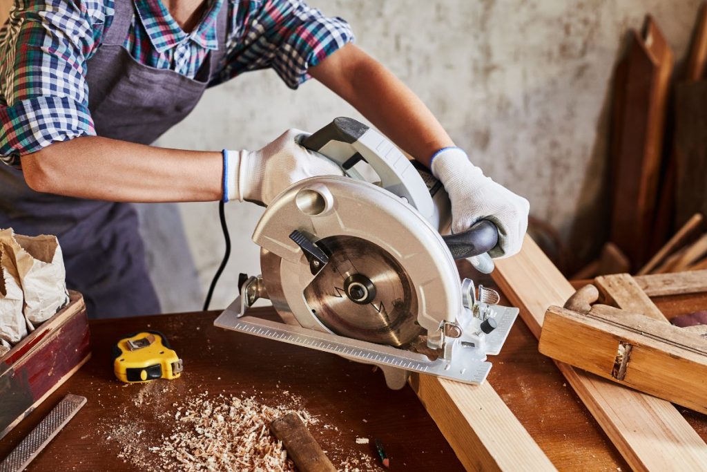 Sawing Your Way to a Perfect Woodworking Project: How to Choose the Right Power Saw