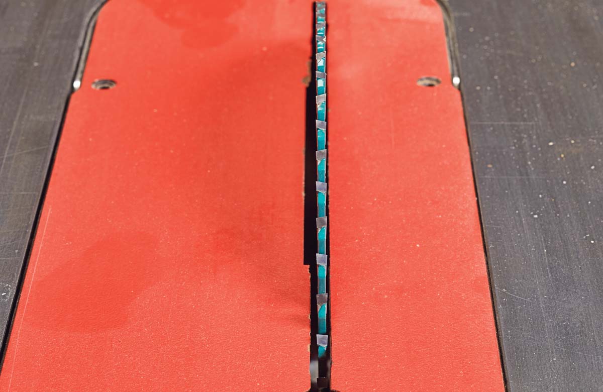 side view of grizzly pro crosscut table saw blade