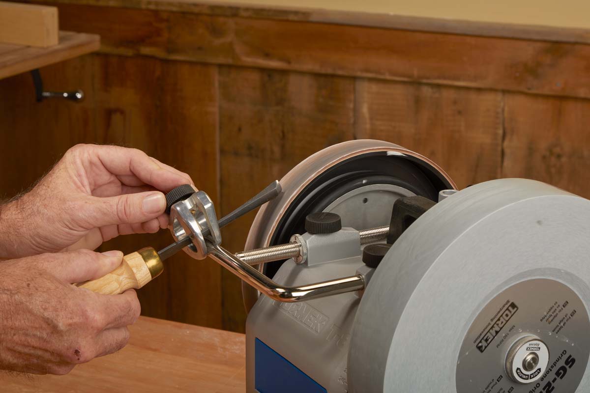 SVS-32 sharpening small hand tool on water sharpening wheel